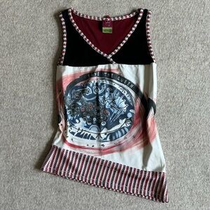 Save the queen asymmetrical tank top with graphic print on the front